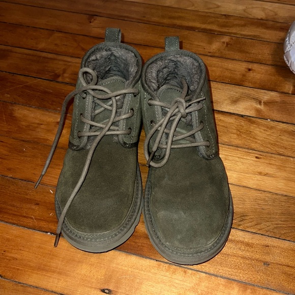 Uggs - Picture 1 of 6